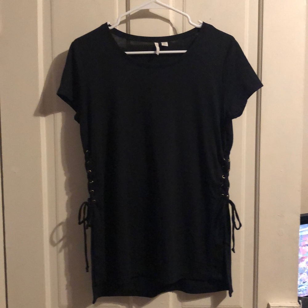 Cato black cap sleeve tee with side ties so cute